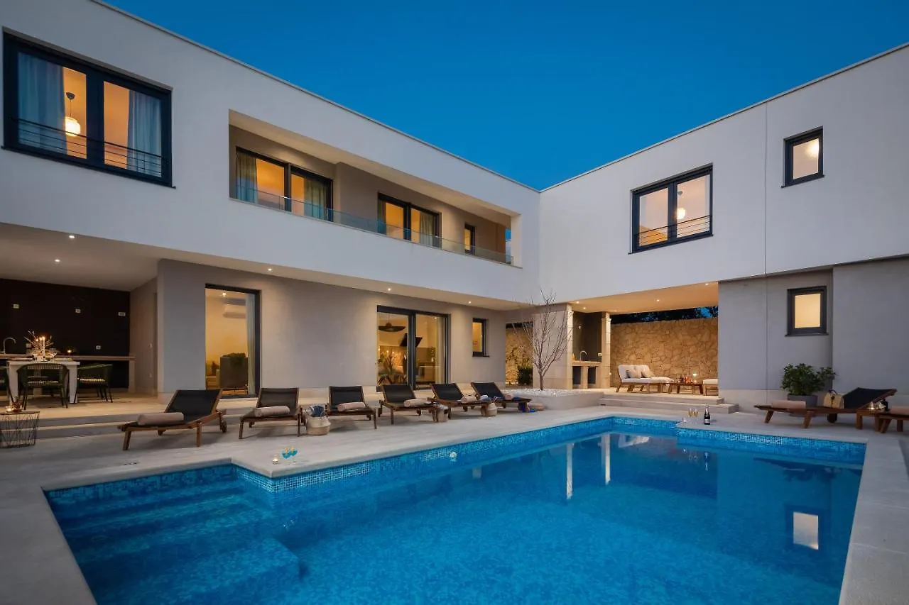 Luxury Villa Encanto With Heated Pool Kastela 0*,  Croatia
