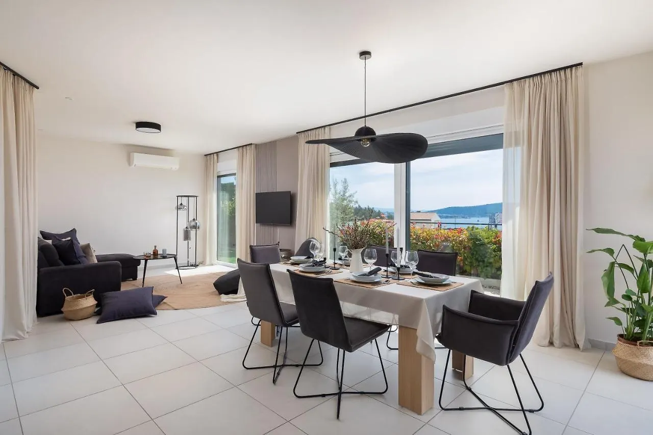 Luxury Villa Encanto With Heated Pool Kastela