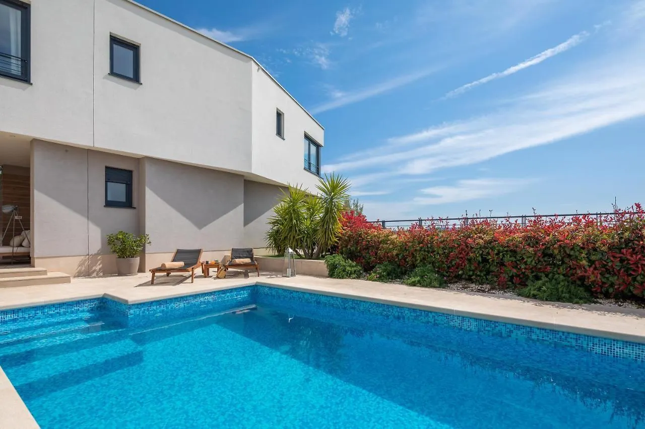 Luxury Villa Encanto With Heated Pool Kastela 0*,
