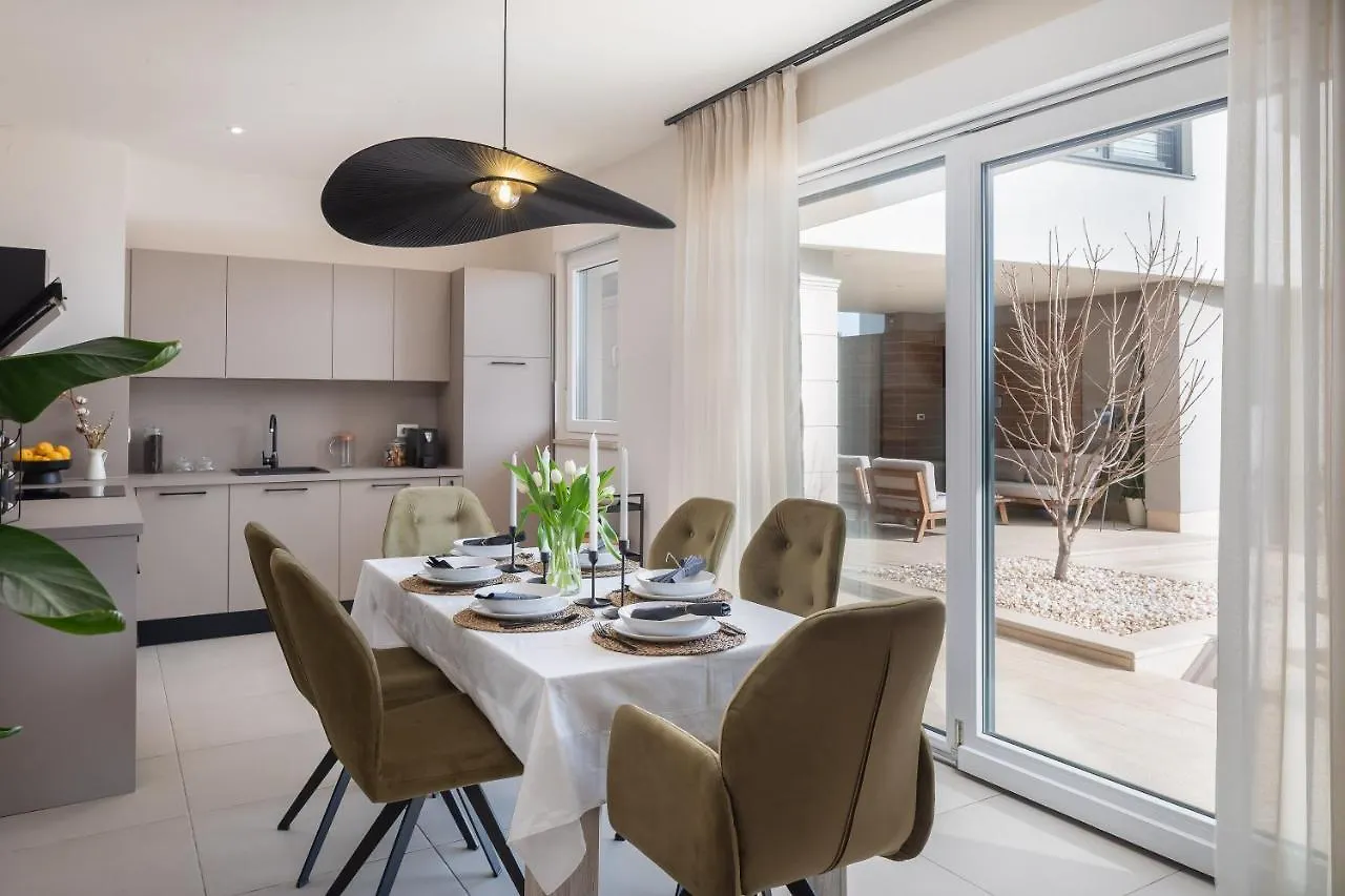 Luxury Villa Encanto With Heated Pool Kastela