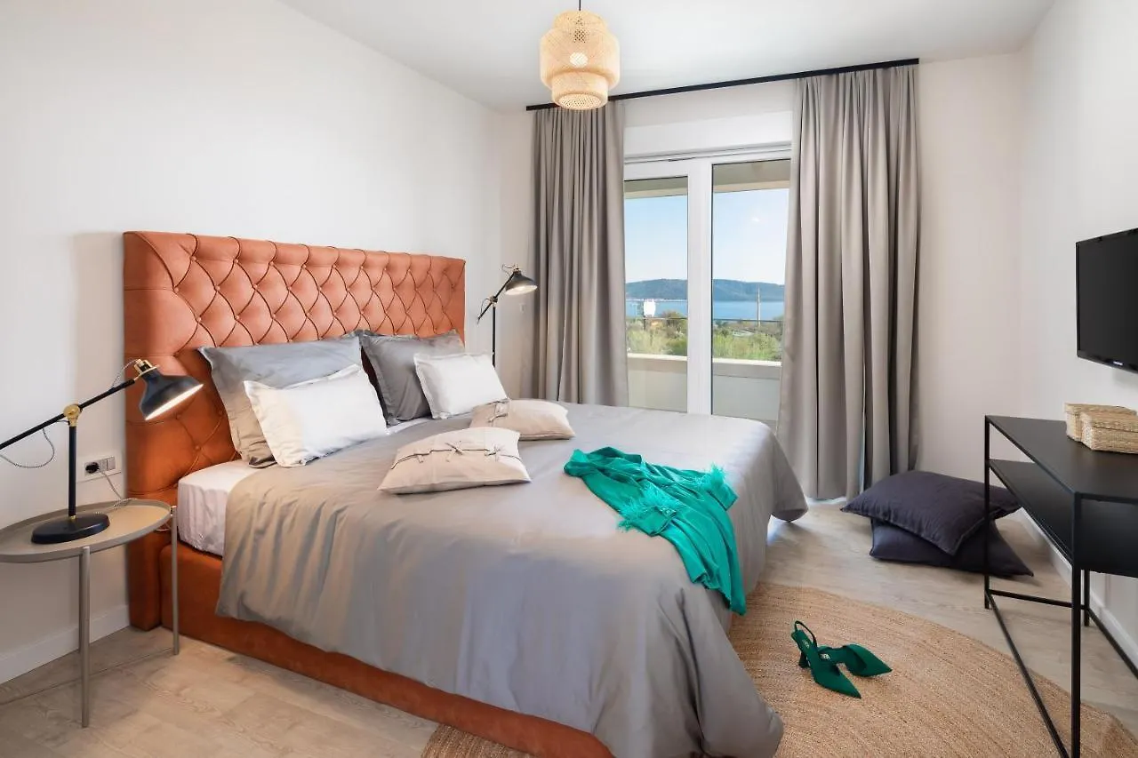 Luxury Villa Encanto With Heated Pool Kastela