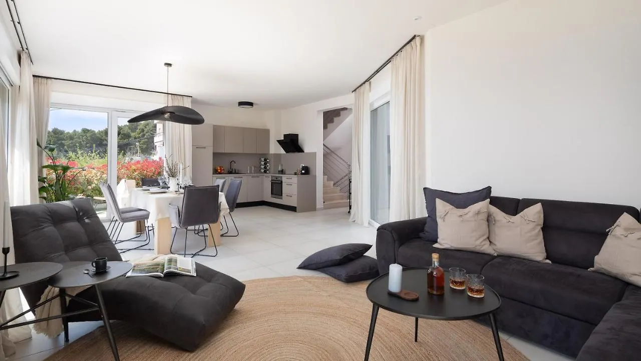 Luxury Villa Encanto With Heated Pool Kastela 0*,