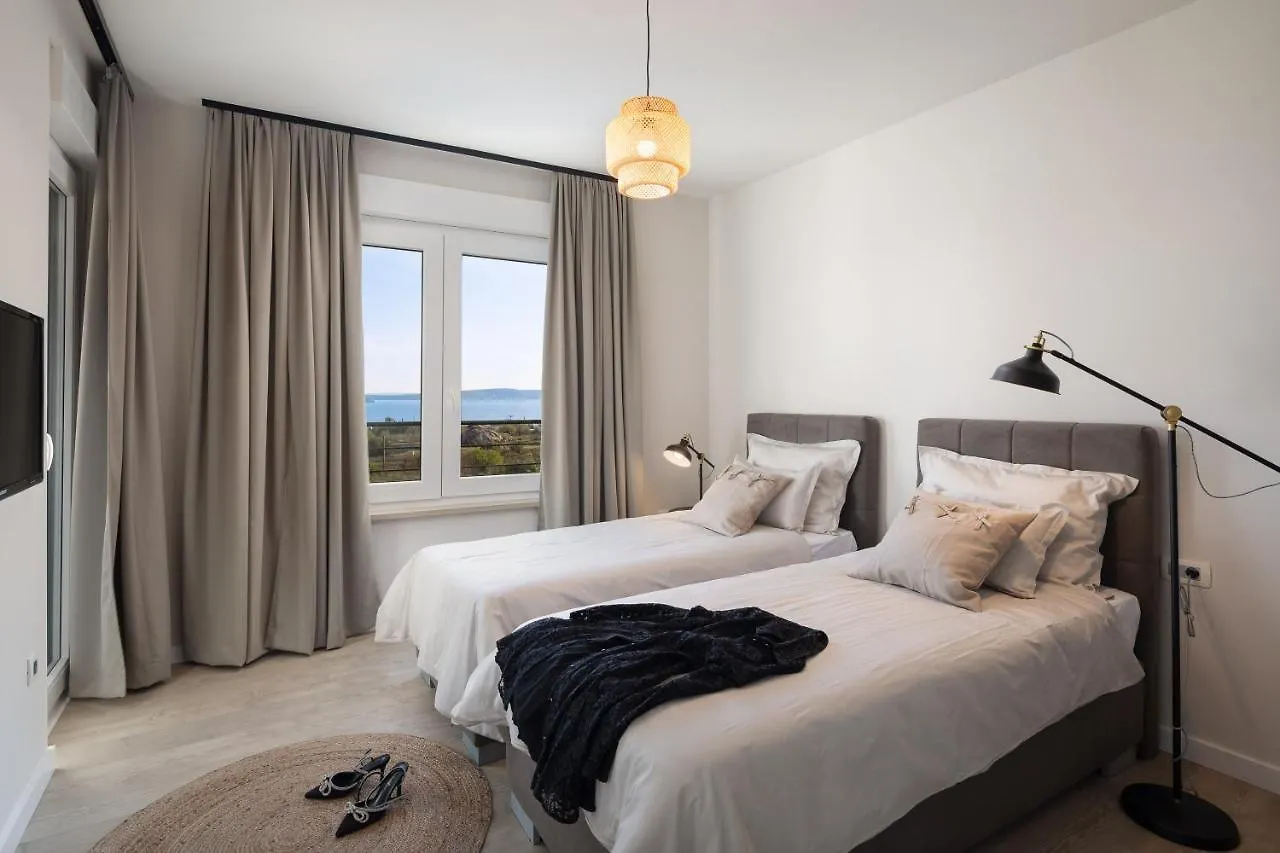 Luxury Villa Encanto With Heated Pool Kastela