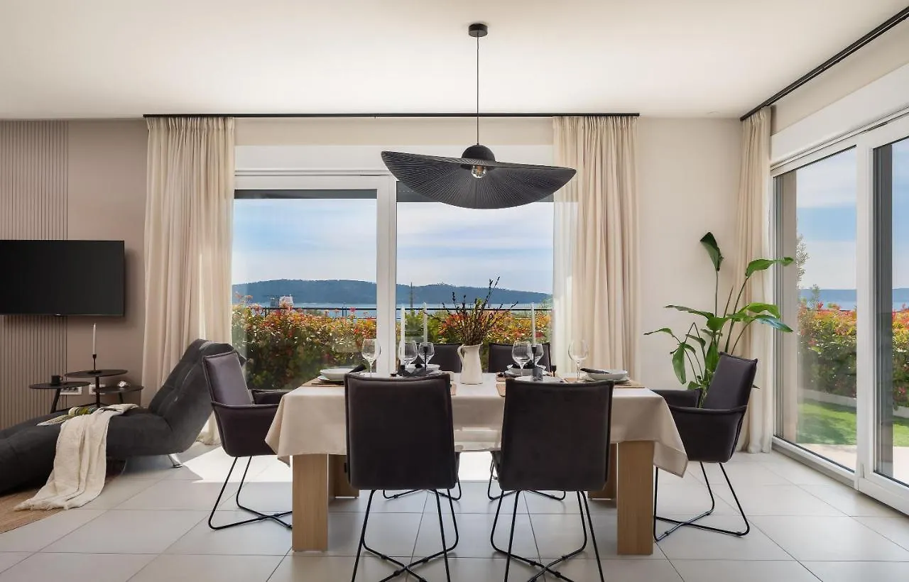 Luxury Villa Encanto With Heated Pool Kastela
