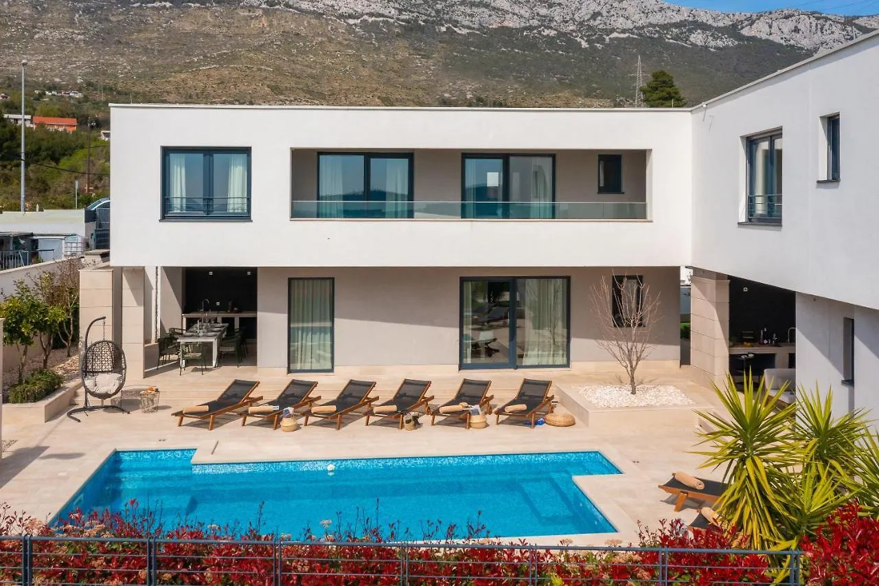 Kaštela Luxury Villa Encanto With Heated Pool
