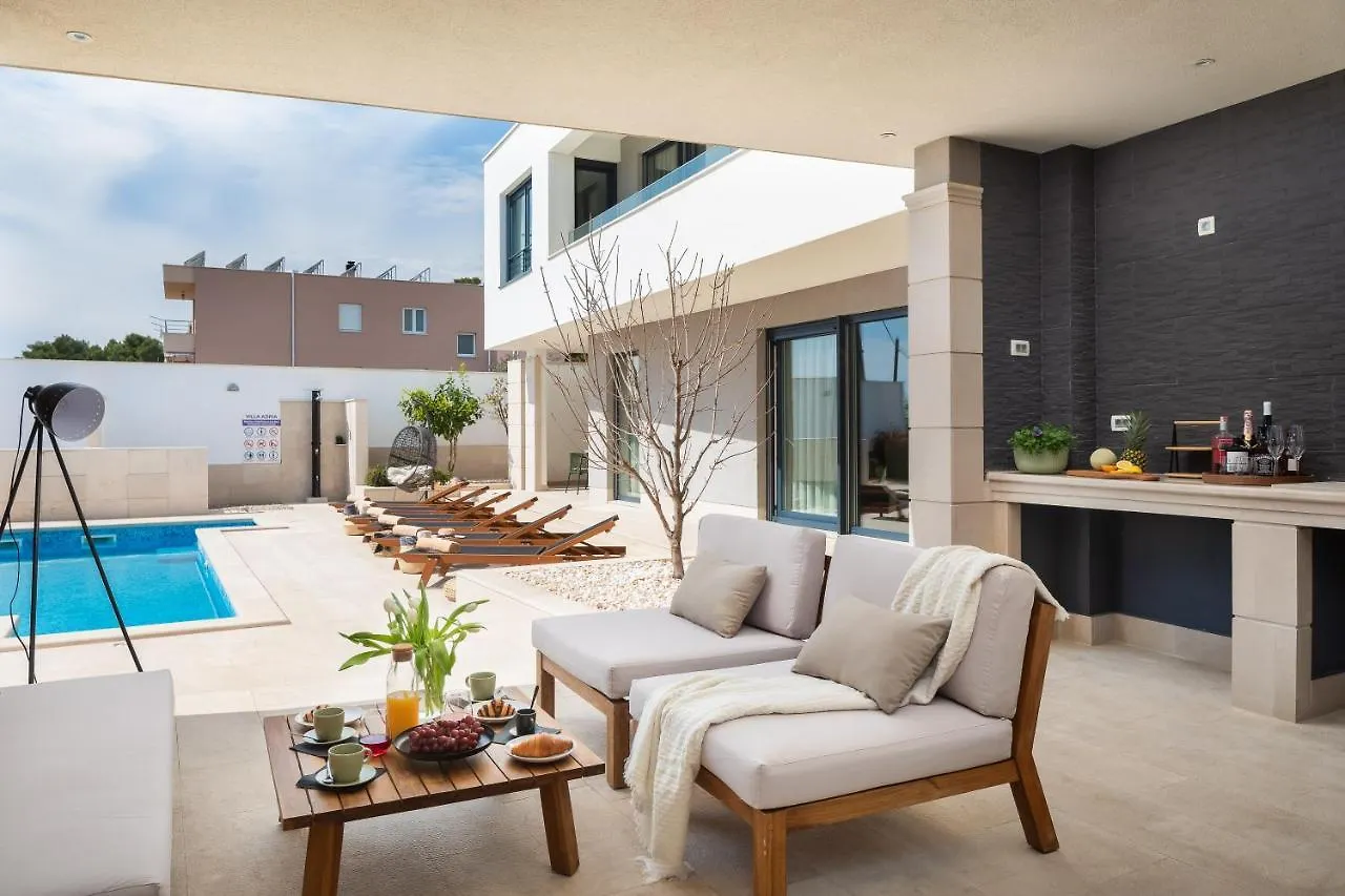 Luxury Villa Encanto With Heated Pool Kastela